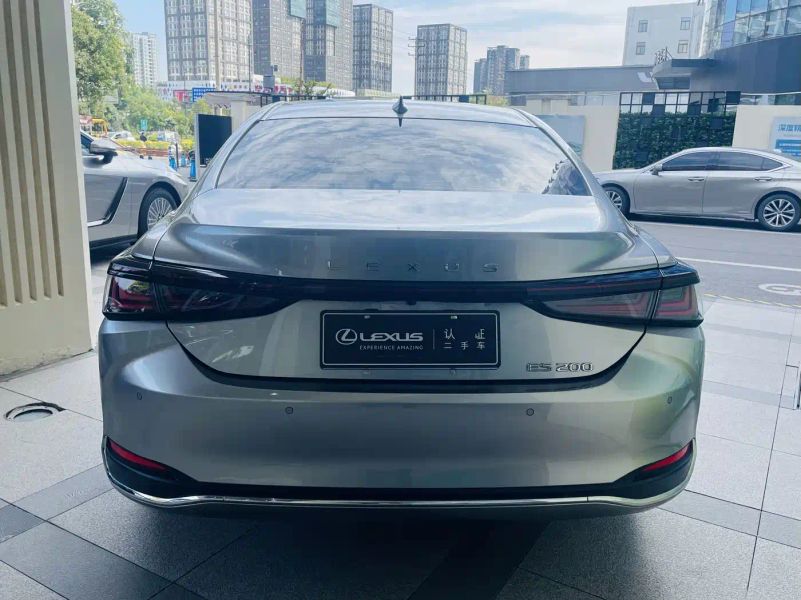 Lexus ES