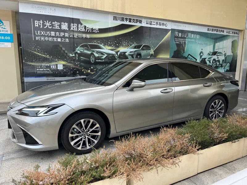 Lexus ES