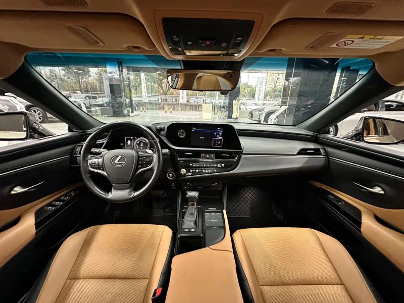 Lexus ES