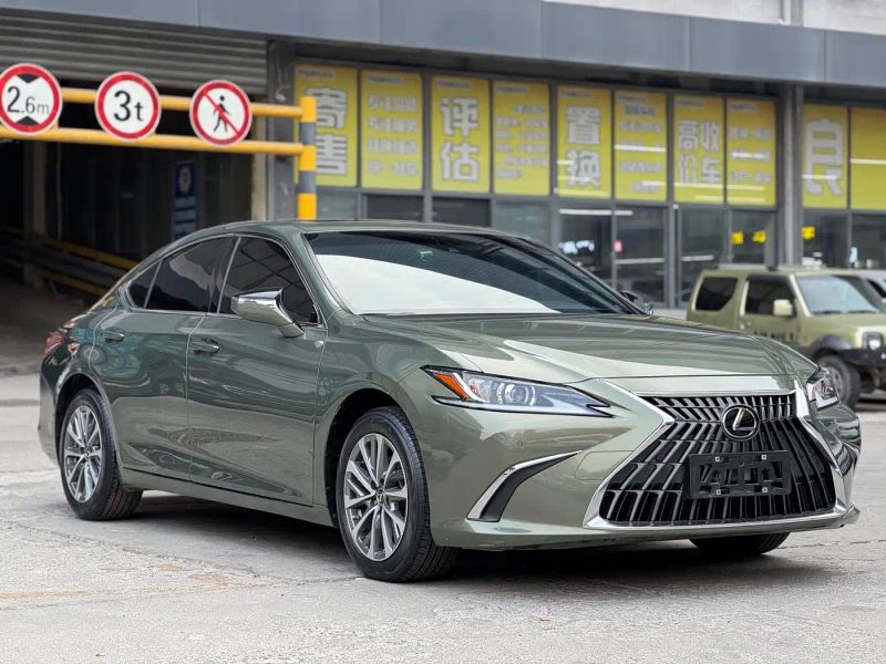 Lexus ES