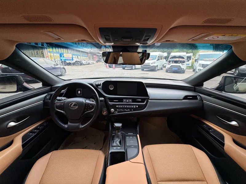 Lexus ES