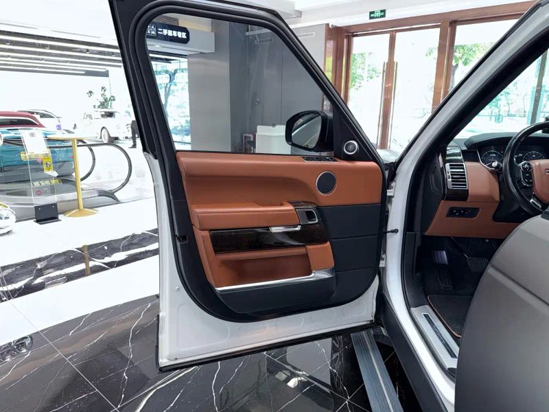 Land_rover range-rover