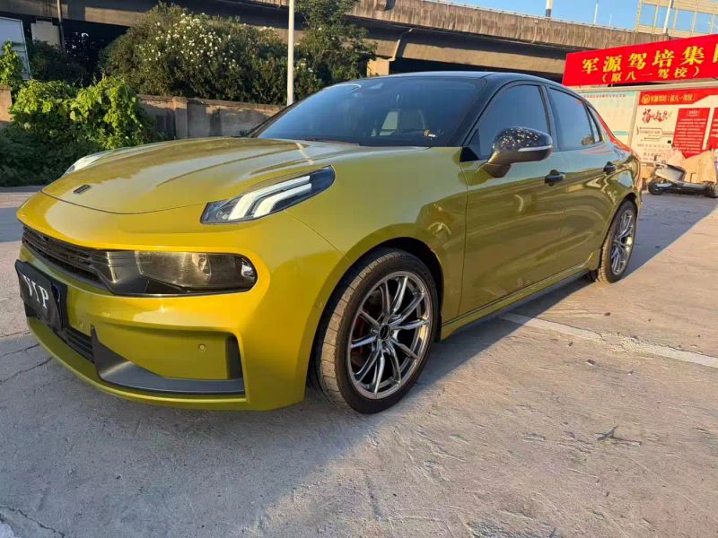 Lynk&co 03