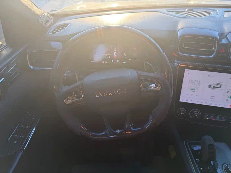 Lynk&co 03