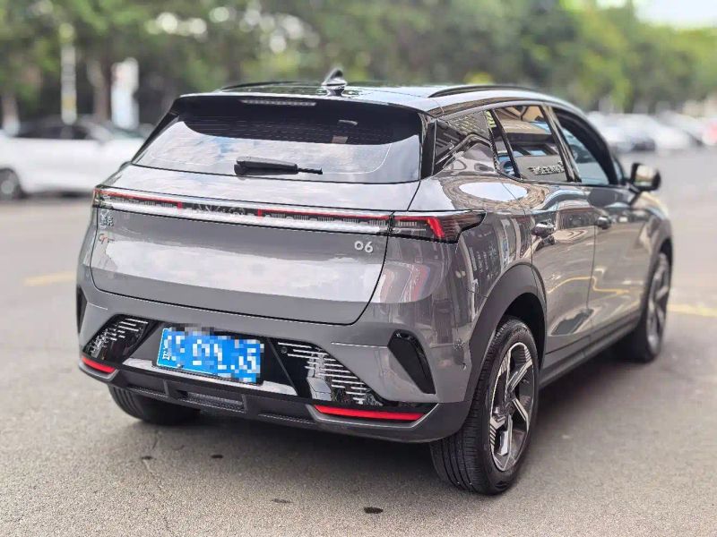 Lynk&co 06