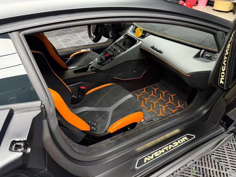 Lamborghini supercar