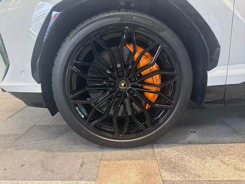 Lamborghini urus-se