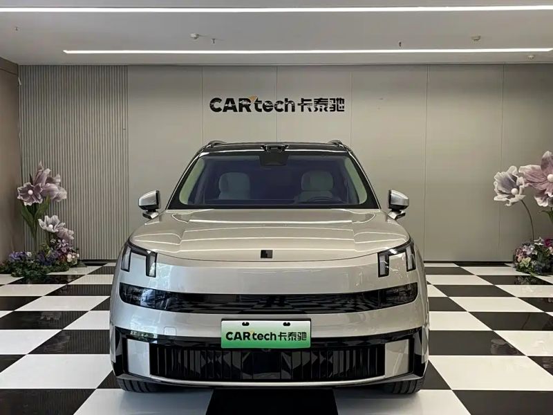 Lynk&co 900