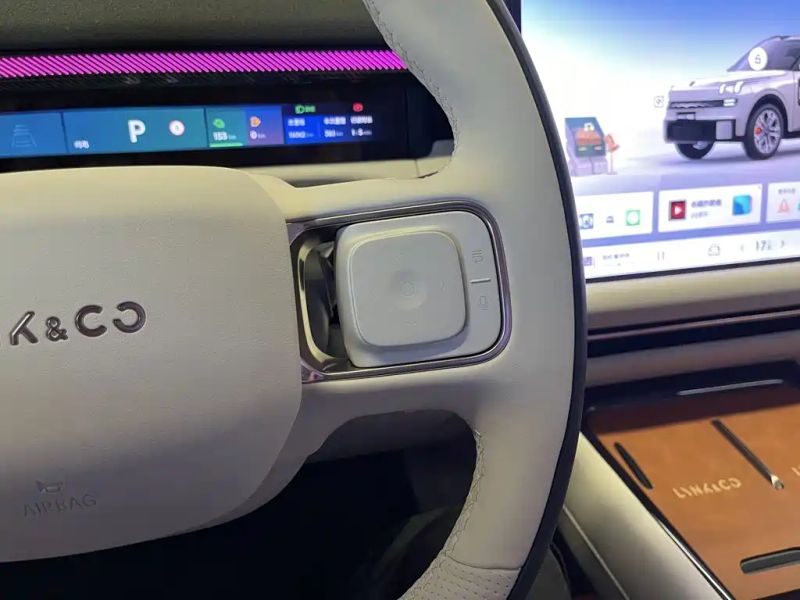 Lynk&co 900