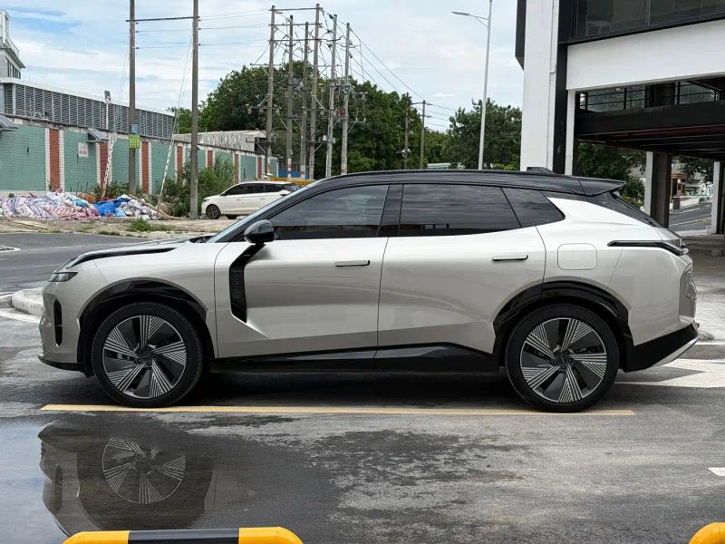 Lynk&co 08