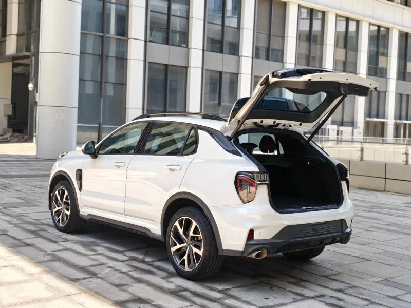 Lynk&co 01