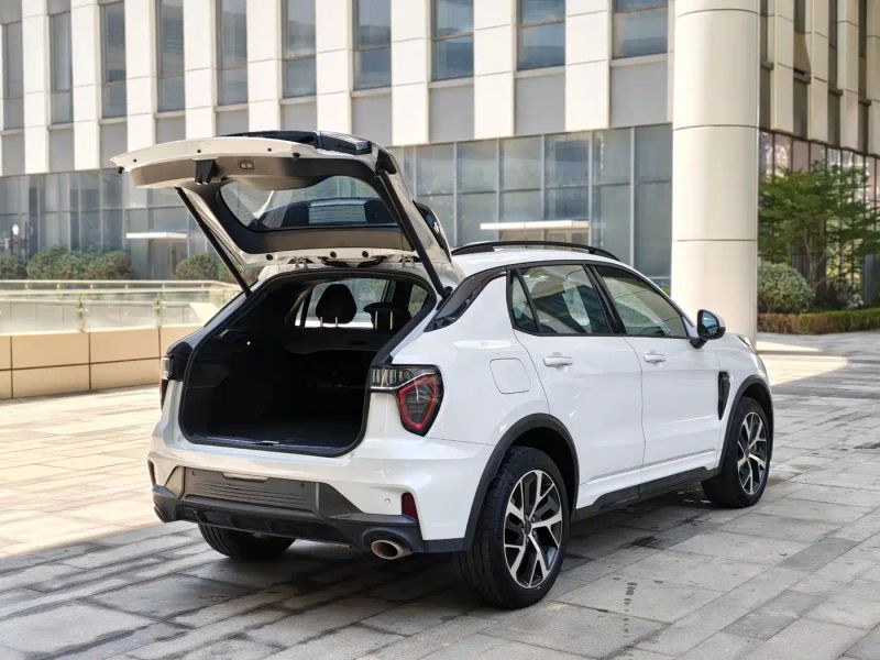 Lynk&co 01