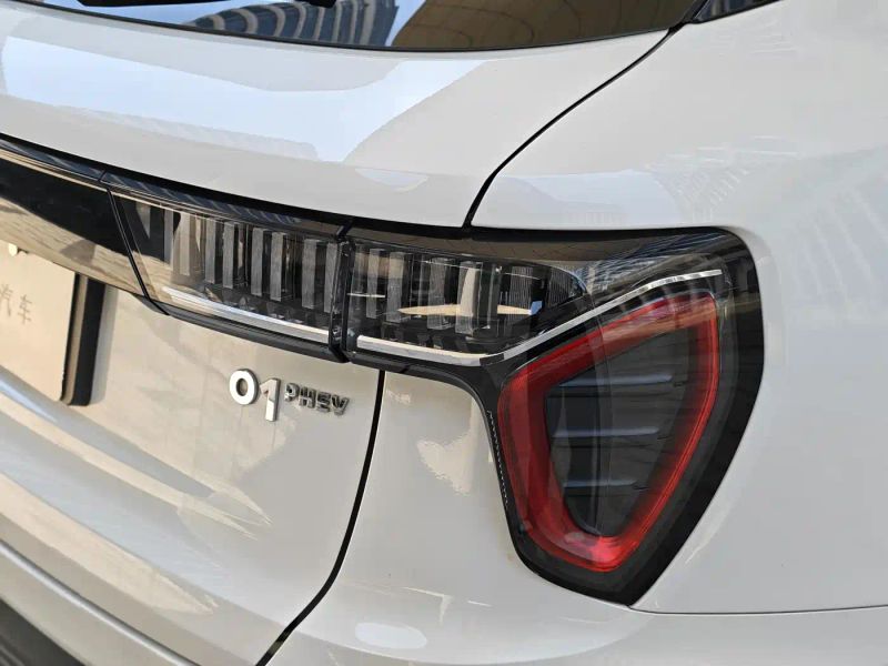 Lynk&co 01