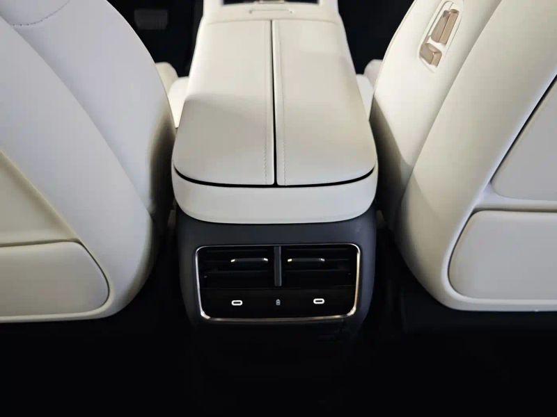 Lynk&co model10