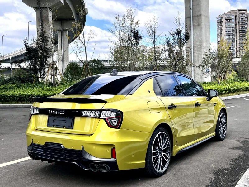 Lynk&co 03