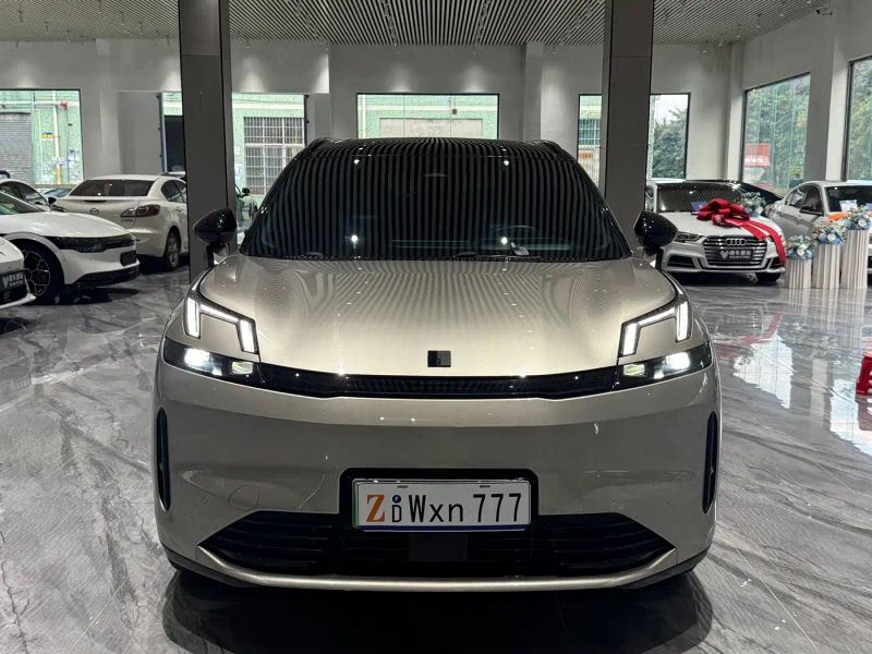 Lynk&co 08