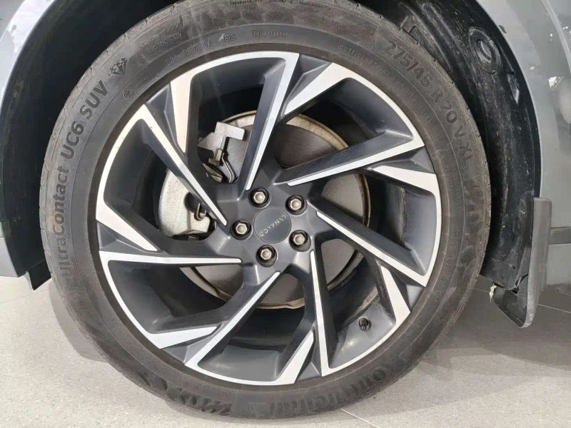 Lynk&co 09