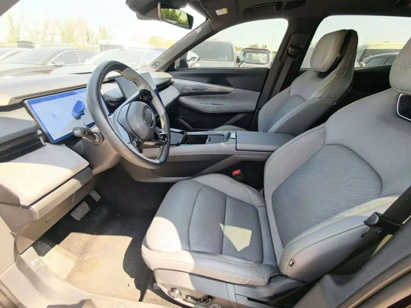 Lynk&co 08