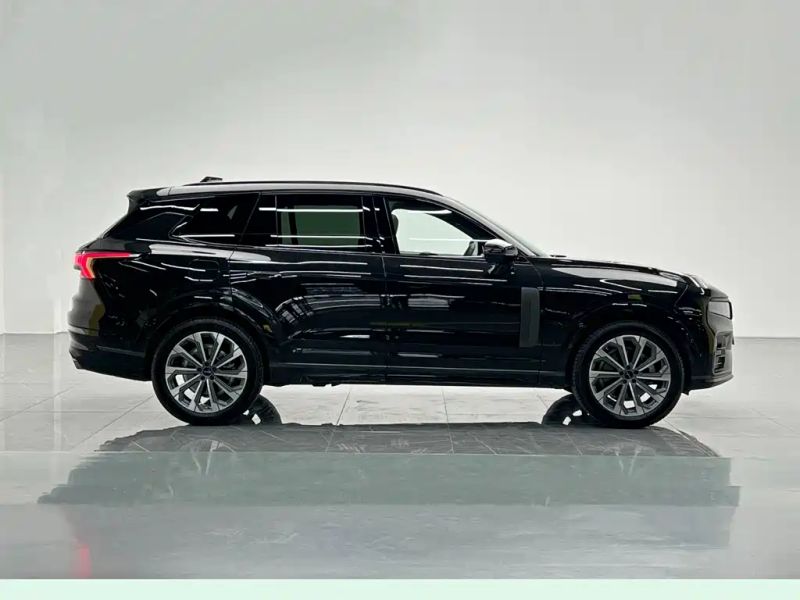 Lynk&co 09