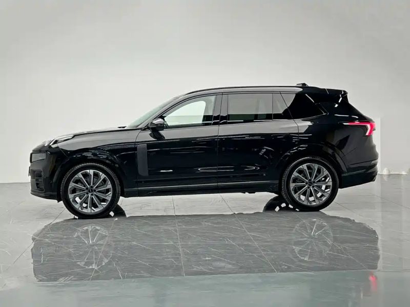 Lynk&co 09