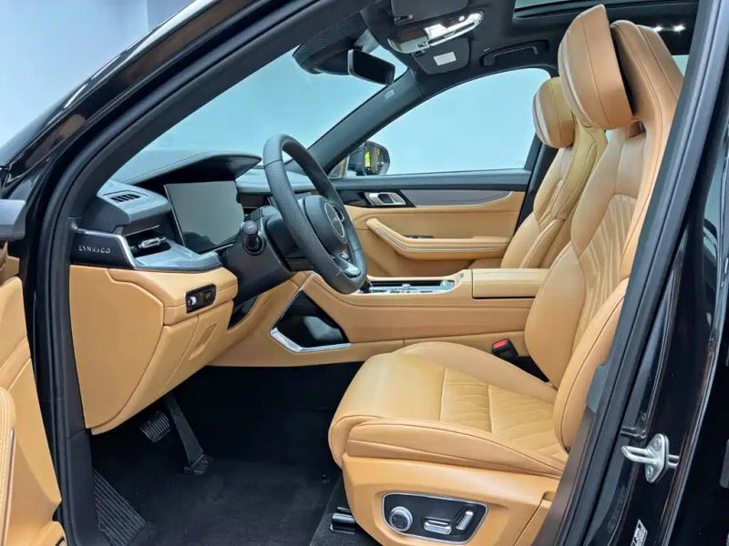Lynk&co 09