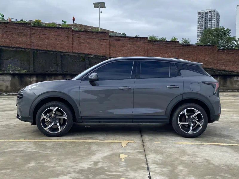 Lynk&co 06