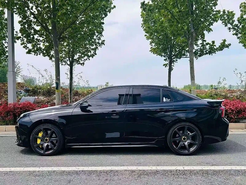 Lynk&co 03