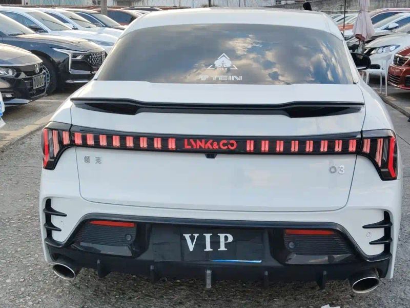 Lynk&co 03