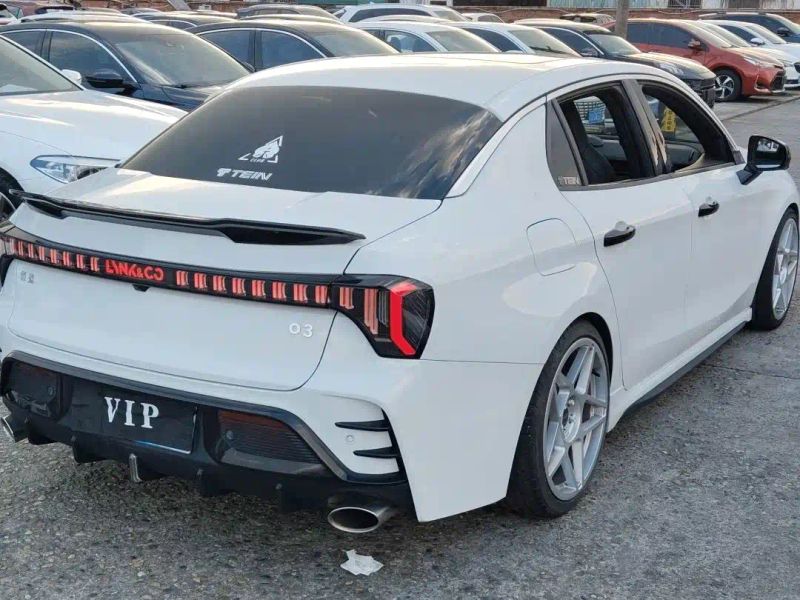 Lynk&co 03