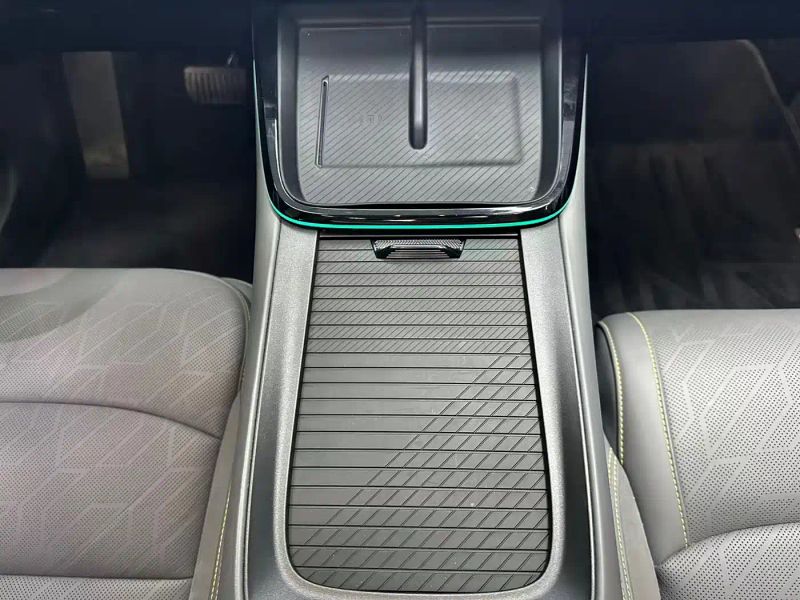 Lynk&co 08