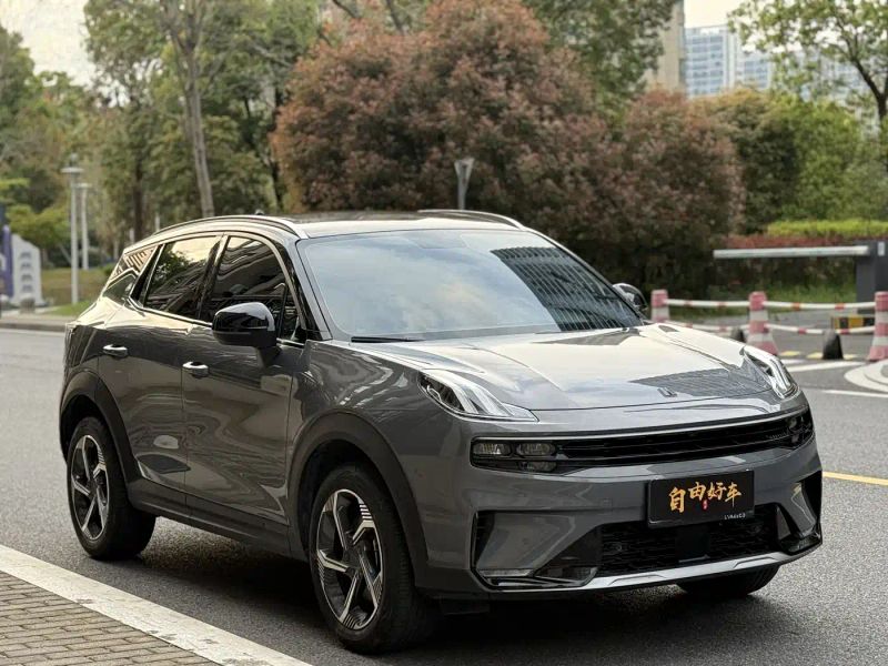 Lynk&co 06