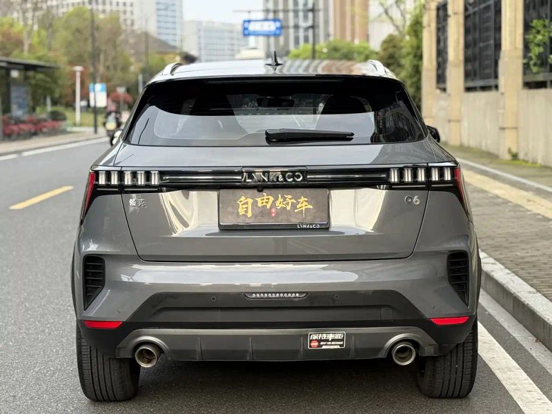 Lynk&co 06