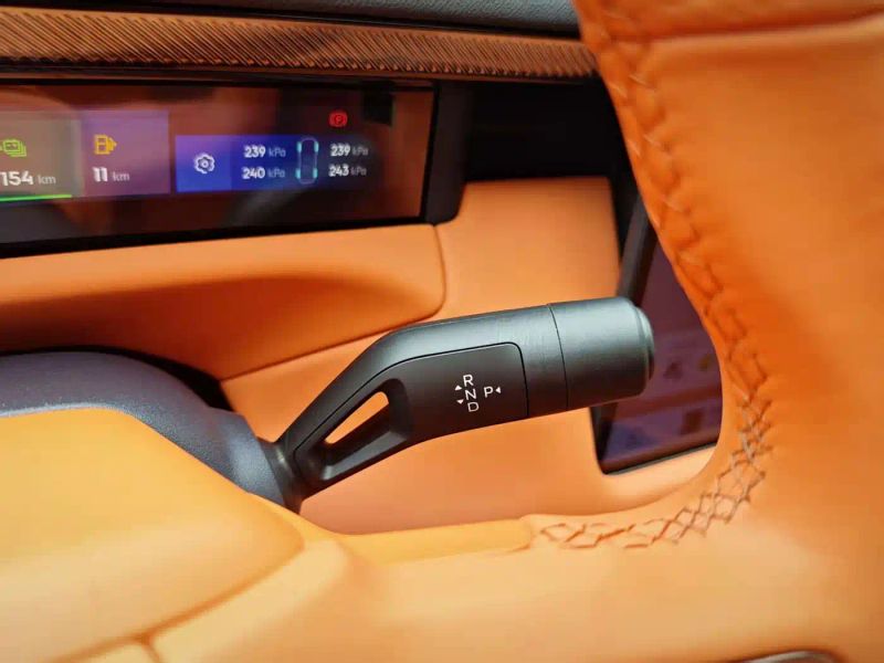Lynk&co 900