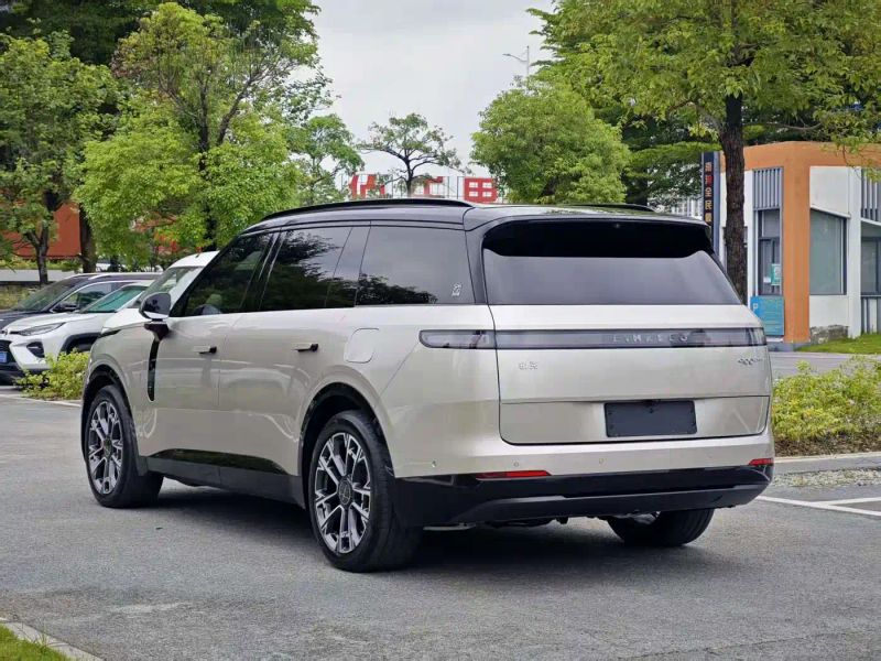 Lynk&co 900
