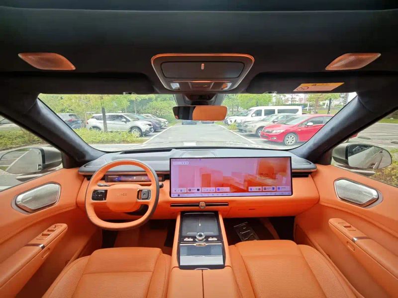 Lynk&co 900