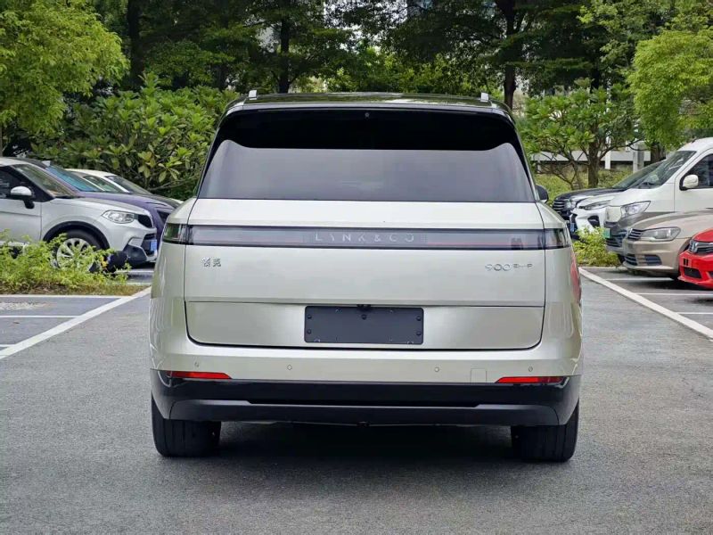 Lynk&co 900