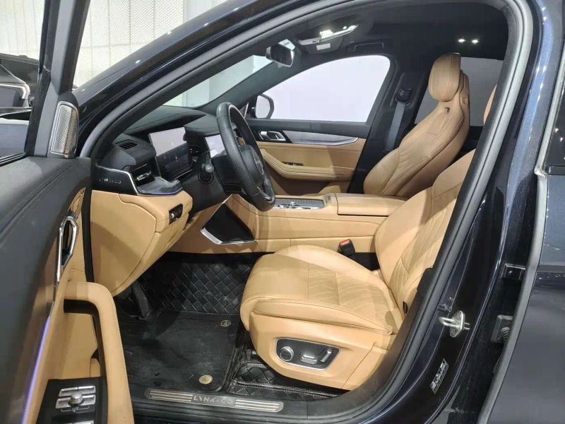 Lynk&co 09