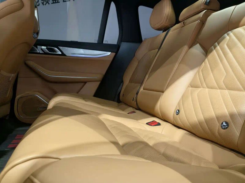 Lynk&co 09