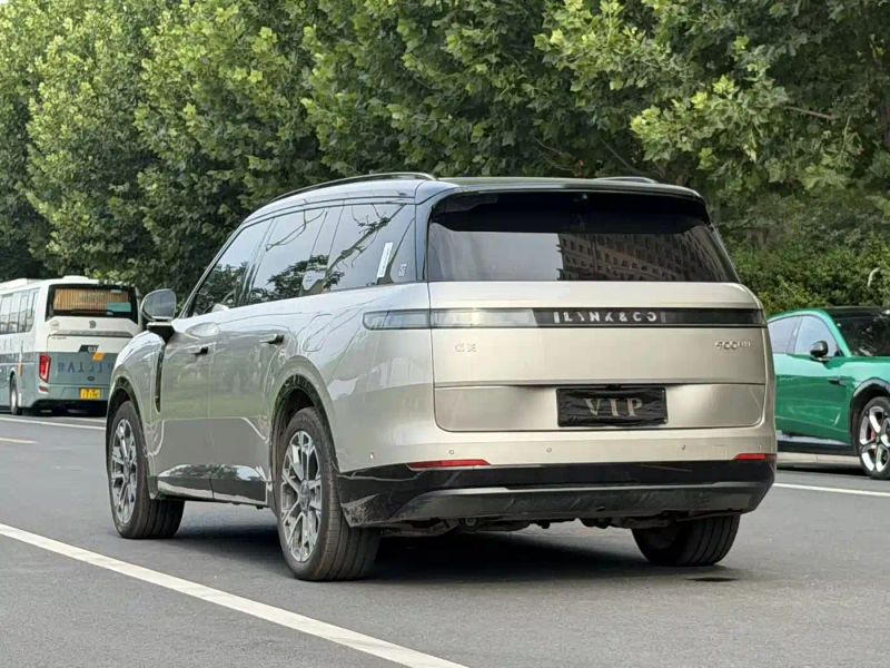 Lynk&co 900