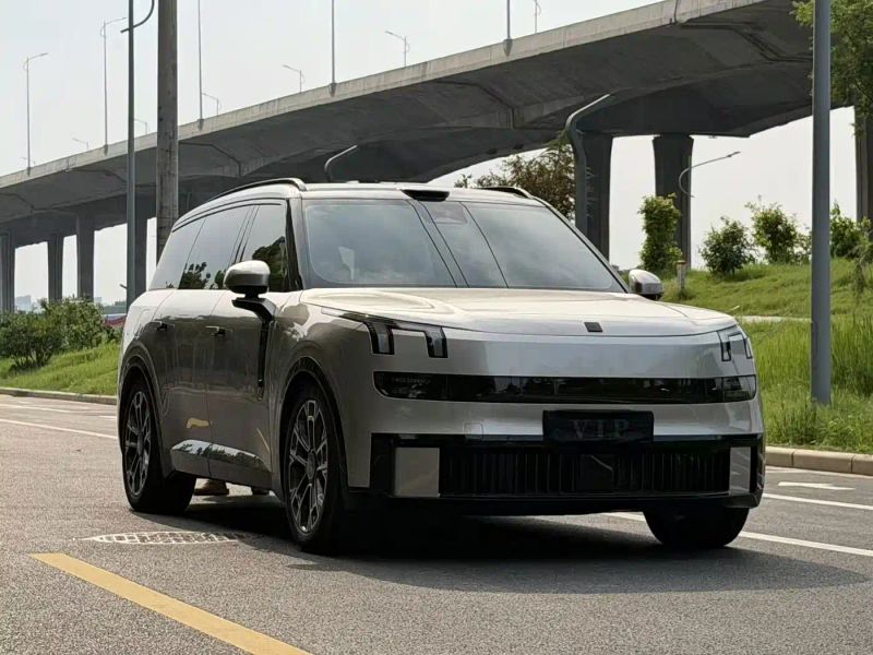 Lynk&co 900