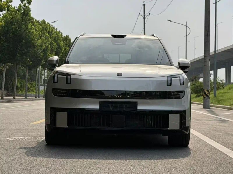 Lynk&co 900