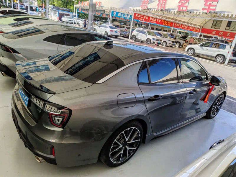 Lynk&co 03