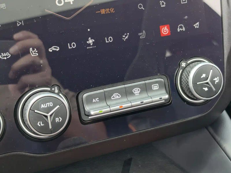 Lynk&co 02