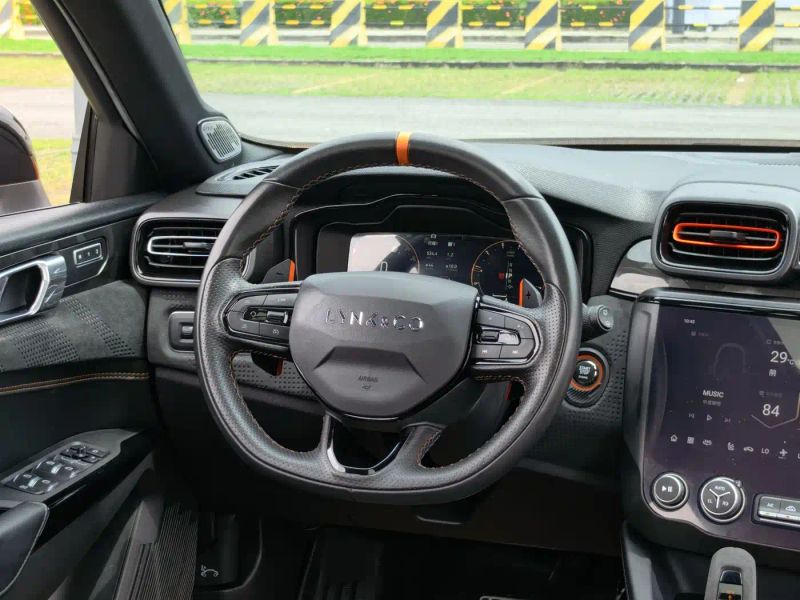 Lynk&co 02