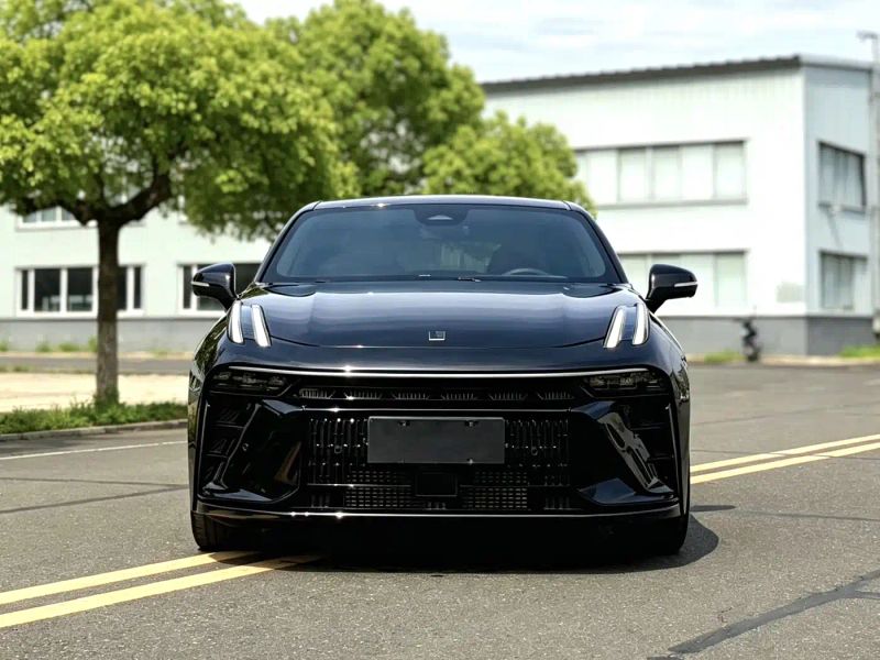 Lynk&co 03