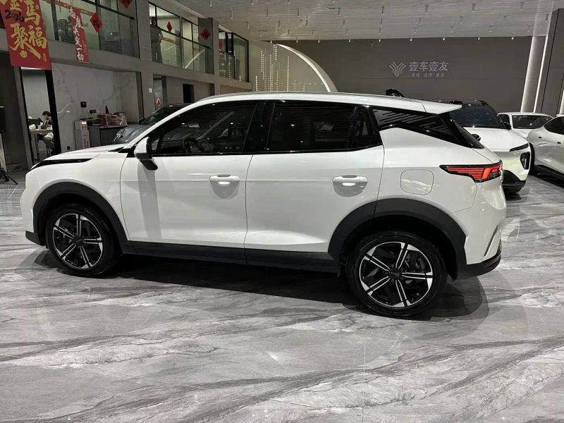 Lynk&co 06