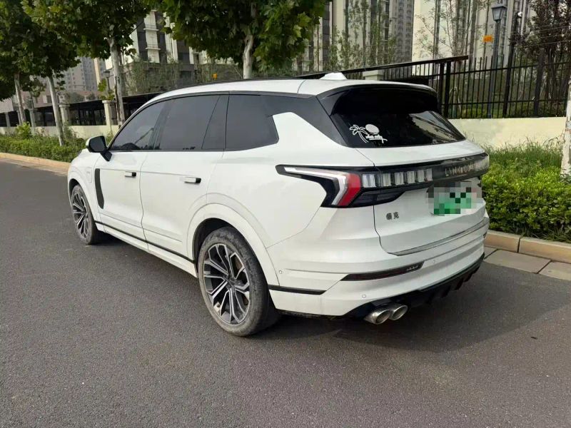 Lynk&co 09