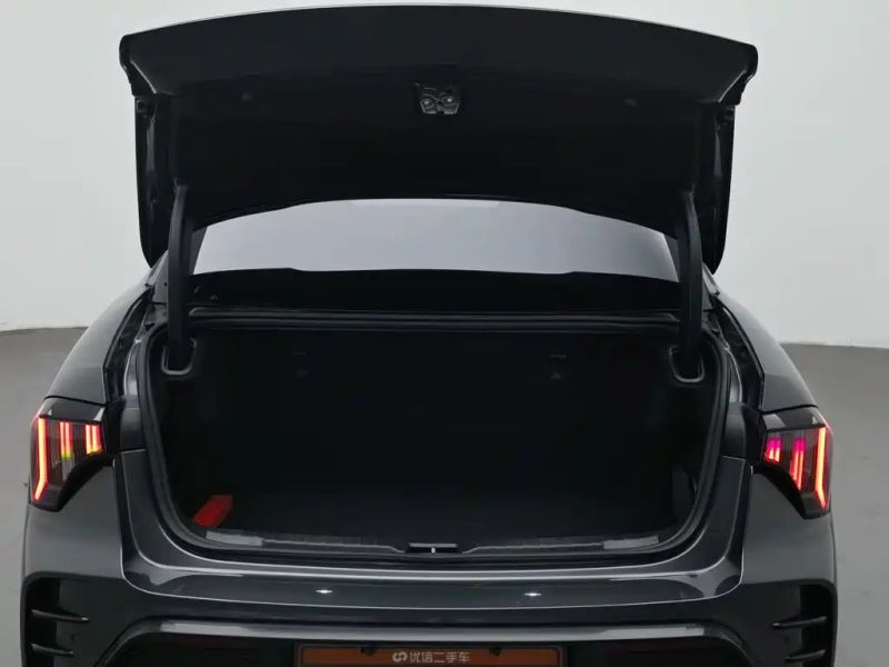 Lynk&co 03