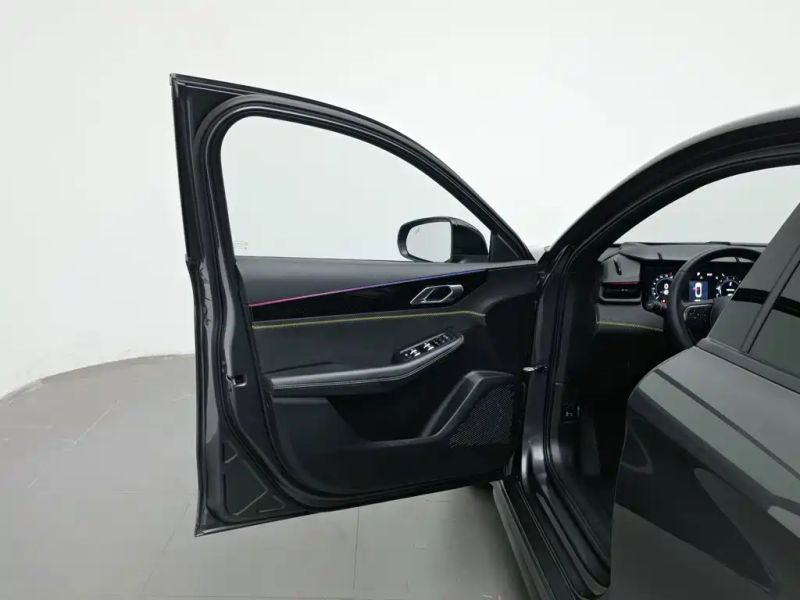 Lynk&co 03
