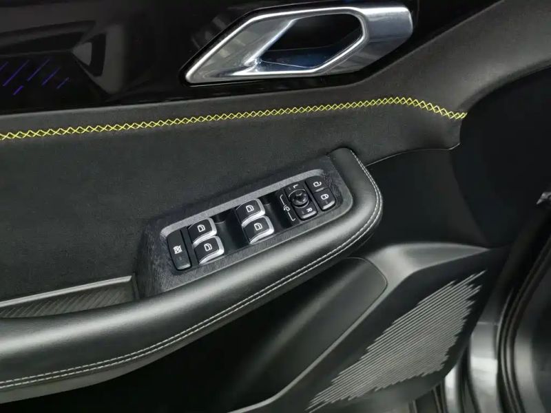 Lynk&co 03